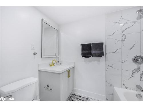 4 Curtiss Court, Barrie, ON - Indoor Photo Showing Bathroom