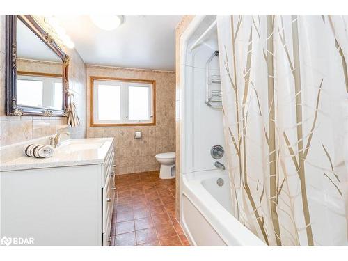 2866 20Th Side Road, New Tecumseth, ON - Indoor Photo Showing Bathroom