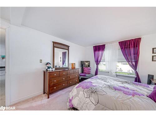 112 Linden Lane, Innisfil, ON - Indoor Photo Showing Bedroom