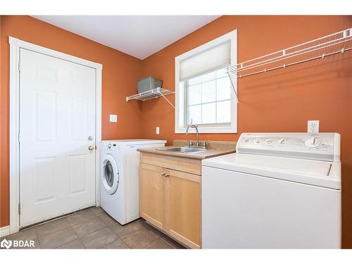 36 Marlow Circle, Springwater, ON - Indoor Photo Showing Laundry Room