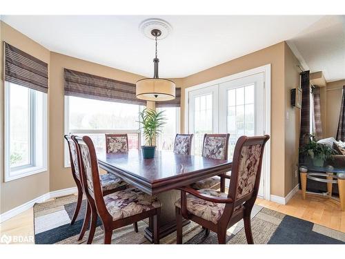 36 Marlow Circle, Springwater, ON - Indoor Photo Showing Dining Room