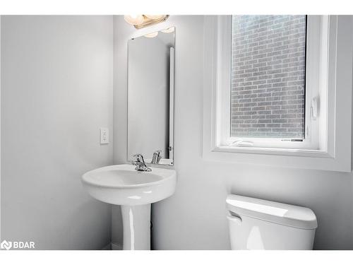 25 Corley Street, Lindsay, ON - Indoor Photo Showing Bathroom