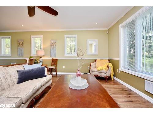 1236 Golden Beach Road, Bracebridge, ON - Indoor Photo Showing Living Room