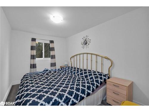 1221 River Road E, Wasaga Beach, ON - Indoor Photo Showing Bedroom