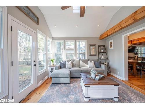 3 Ghibb Avenue, Minesing, ON - Indoor Photo Showing Living Room