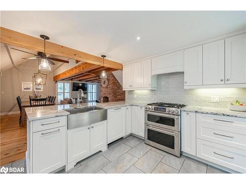 3 Ghibb Avenue, Minesing, ON - Indoor Photo Showing Kitchen With Upgraded Kitchen