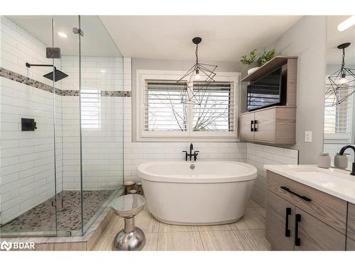 413 Codrington Street, Barrie, ON - Indoor Photo Showing Bathroom