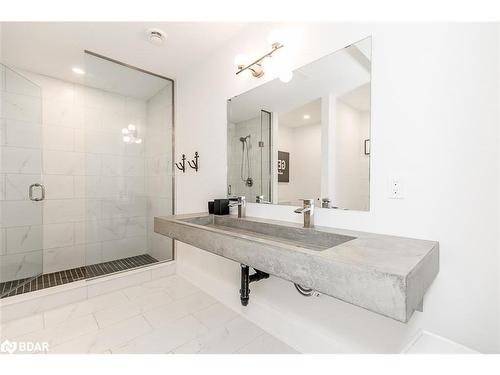 7 Cleveland Court, Oro-Medonte, ON - Indoor Photo Showing Bathroom