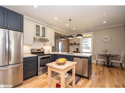 2795 County Rd 92 Road, Springwater, ON - Indoor Photo Showing Kitchen With Upgraded Kitchen