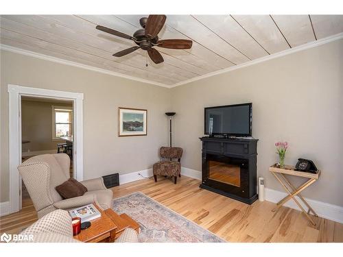 2795 County Rd 92 Road, Springwater, ON - Indoor Photo Showing Living Room