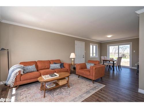 2795 County Rd 92 Road, Springwater, ON - Indoor Photo Showing Living Room