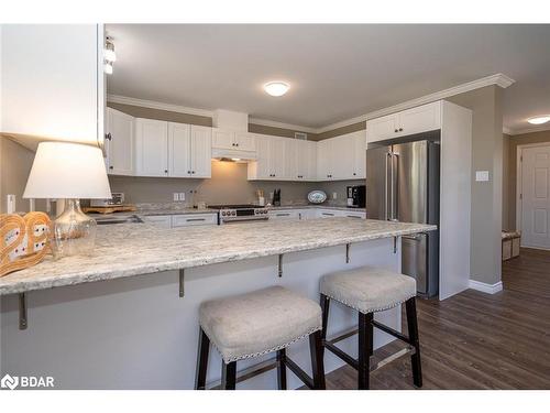 2795 County Rd 92 Road, Springwater, ON - Indoor Photo Showing Kitchen