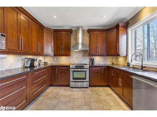 16 Spencer Drive, Barrie, ON - Indoor Photo Showing Kitchen With Double Sink