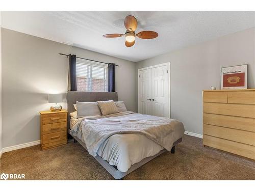 16 Spencer Drive, Barrie, ON - Indoor Photo Showing Bedroom