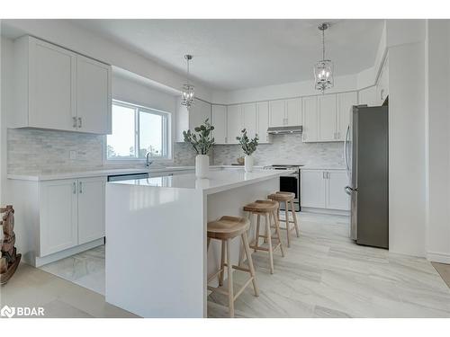 19 Maidens Crescent, Collingwood, ON - Indoor Photo Showing Kitchen With Upgraded Kitchen