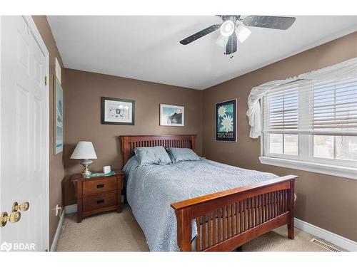 145 Spruce Street, Collingwood, ON - Indoor Photo Showing Bedroom