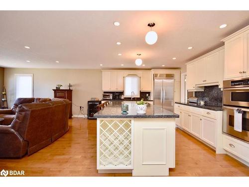 167 Crompton Drive, Barrie, ON - Indoor Photo Showing Kitchen With Upgraded Kitchen