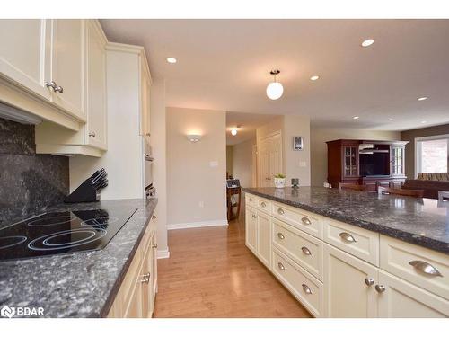 167 Crompton Drive, Barrie, ON - Indoor Photo Showing Kitchen