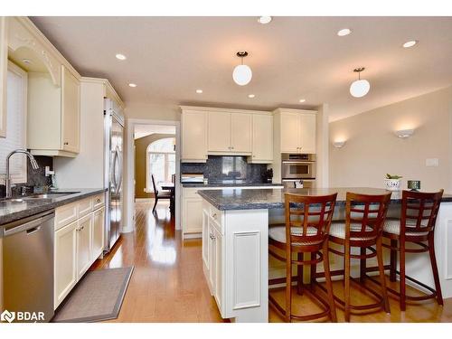 167 Crompton Drive, Barrie, ON - Indoor Photo Showing Kitchen With Upgraded Kitchen