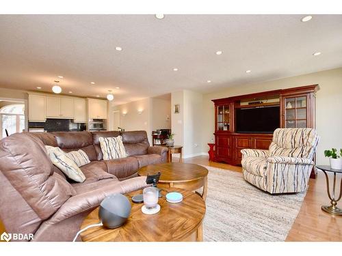 167 Crompton Drive, Barrie, ON - Indoor Photo Showing Living Room