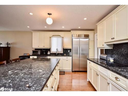 167 Crompton Drive, Barrie, ON - Indoor Photo Showing Kitchen With Stainless Steel Kitchen With Upgraded Kitchen