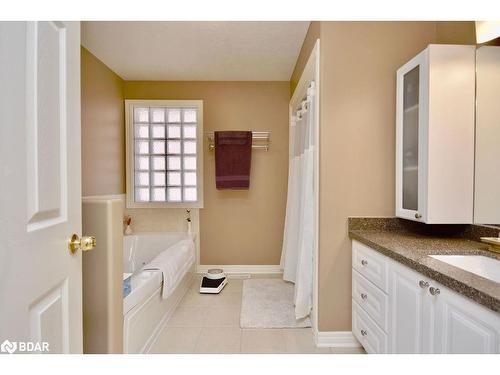 167 Crompton Drive, Barrie, ON - Indoor Photo Showing Bathroom