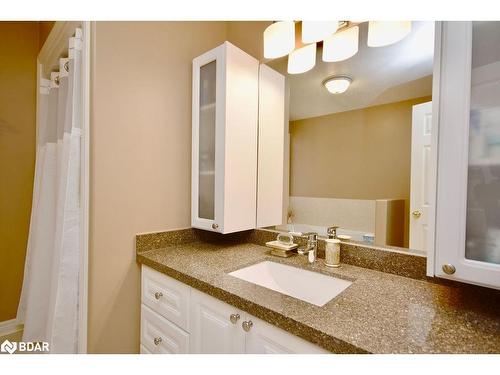 167 Crompton Drive, Barrie, ON - Indoor Photo Showing Bathroom