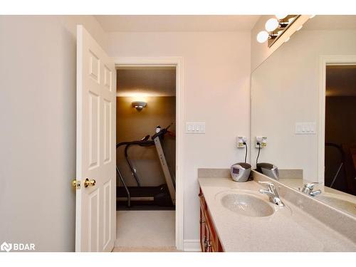 167 Crompton Drive, Barrie, ON - Indoor Photo Showing Bathroom