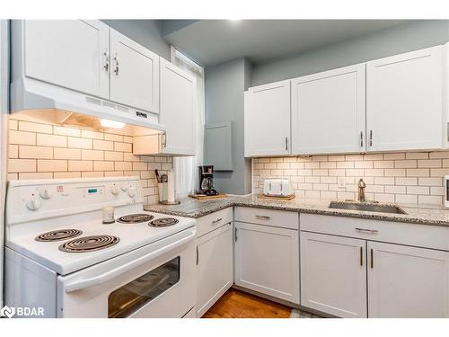 72 High Street, Barrie, ON - Indoor Photo Showing Kitchen