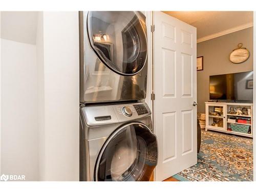 72 High Street, Barrie, ON - Indoor Photo Showing Laundry Room