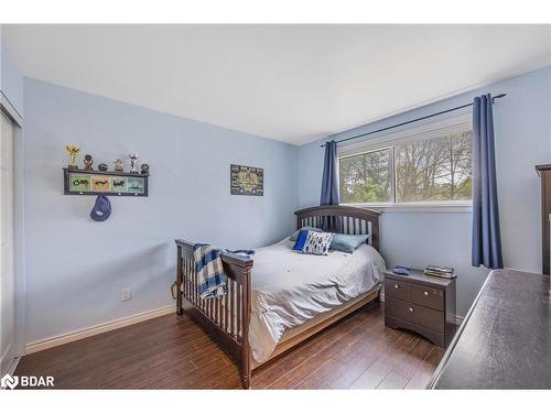 25 Green Pine Avenue, Midhurst, ON - Indoor Photo Showing Bedroom