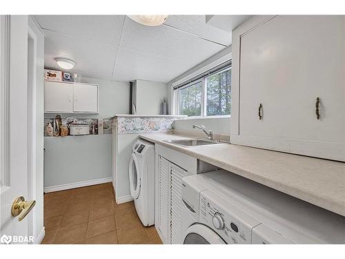 25 Green Pine Avenue, Midhurst, ON - Indoor Photo Showing Laundry Room