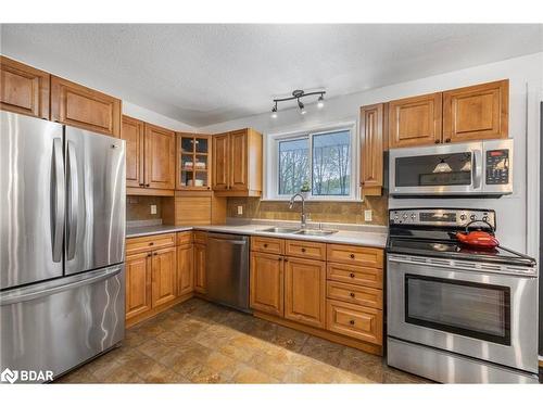 25 Green Pine Avenue, Midhurst, ON - Indoor Photo Showing Kitchen With Double Sink