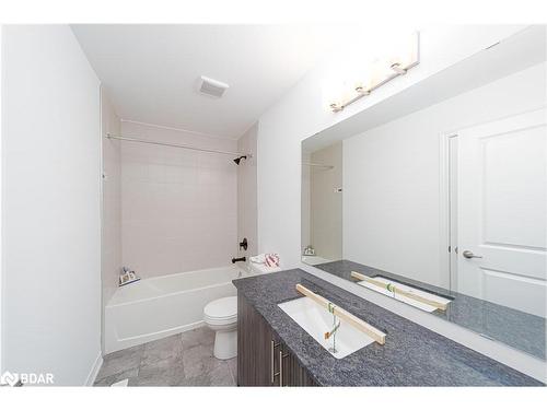 9 Tobias Lane, Barrie, ON - Indoor Photo Showing Bathroom