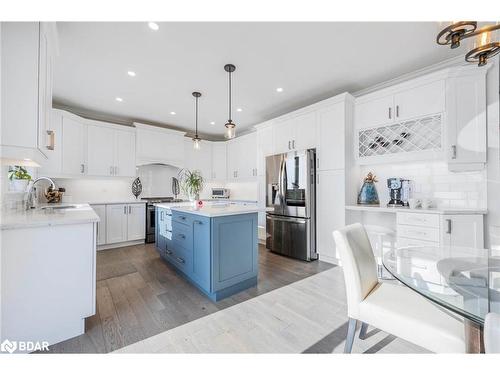 681 Lakelands Avenue, Innisfil, ON - Indoor Photo Showing Kitchen With Upgraded Kitchen