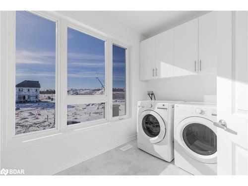 720 Mika Street, Innisfil, ON - Indoor Photo Showing Laundry Room