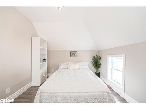 251 Barrie Street, Thornton, ON - Indoor Photo Showing Bedroom