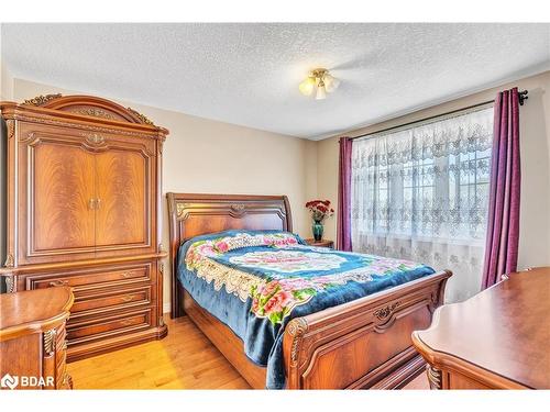 2449 Old Second Road N, Elmvale, ON - Indoor Photo Showing Bedroom