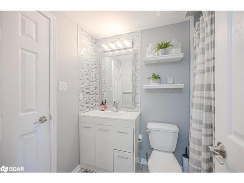 195 Dunsmore Lane, Barrie, ON - Indoor Photo Showing Bathroom