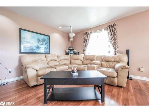 185724 Grey Road 9, Dundalk, ON - Indoor Photo Showing Living Room