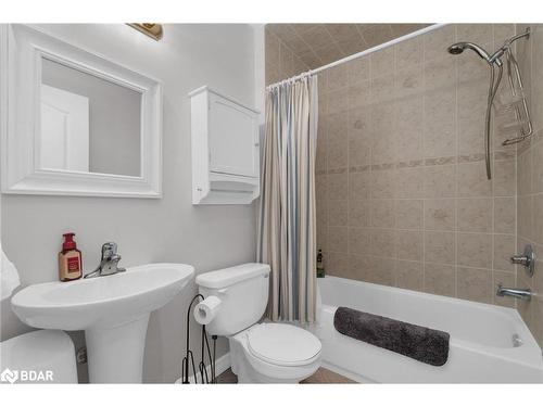 54 Ellis Crescent, Lindsay, ON - Indoor Photo Showing Bathroom