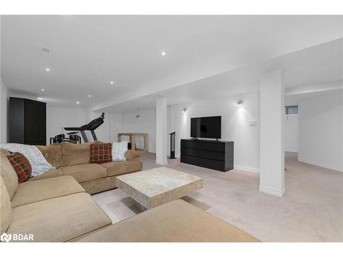 54 Ellis Crescent, Lindsay, ON - Indoor Photo Showing Living Room