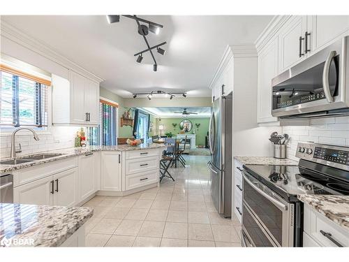 31 Brule Street, Penetanguishene, ON - Indoor Photo Showing Kitchen With Upgraded Kitchen