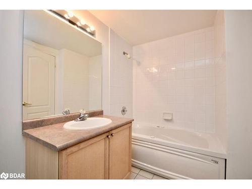 304-16 Raglan Street, Collingwood, ON - Indoor Photo Showing Bathroom