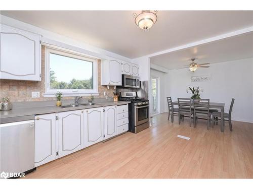639 Willow Street, Shelburne, ON - Indoor Photo Showing Kitchen With Double Sink