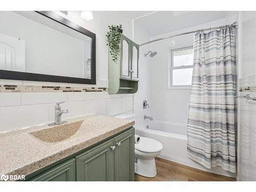 8039 Yonge Street, Innisfil, ON - Indoor Photo Showing Bathroom