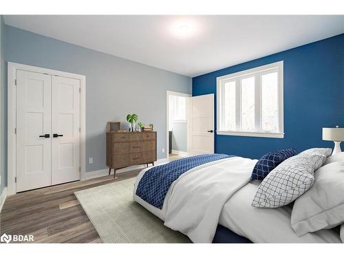 6 Oneida Crescent, Tiny, ON - Indoor Photo Showing Bedroom