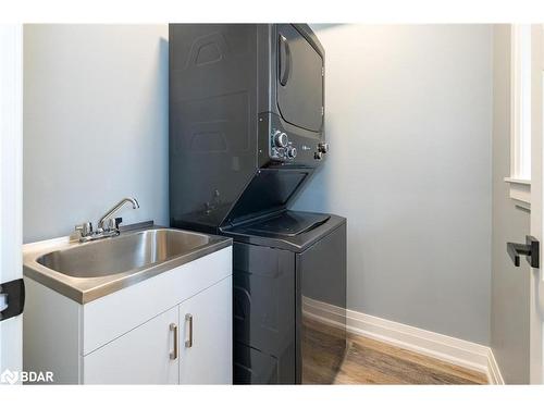 6 Oneida Crescent, Tiny, ON - Indoor Photo Showing Laundry Room