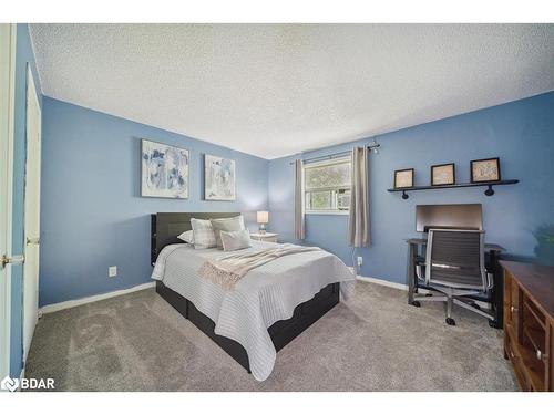 255 Cedarholme Avenue, Keswick, ON - Indoor Photo Showing Bedroom