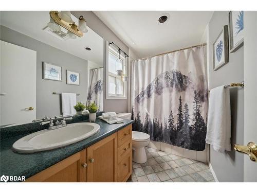 255 Cedarholme Avenue, Keswick, ON - Indoor Photo Showing Bathroom